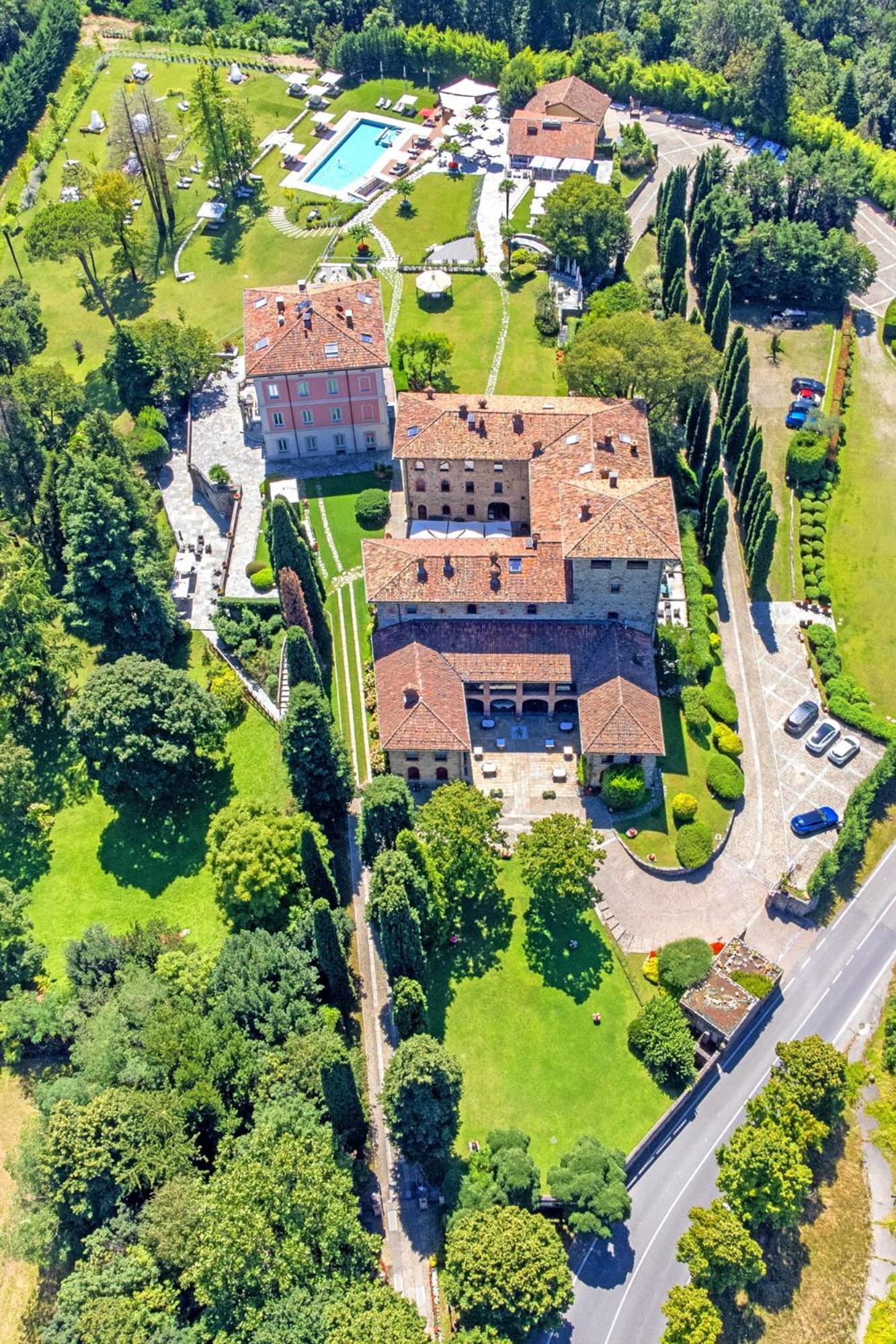 Relais & Spa Castello Di Casiglio Erba Luaran gambar