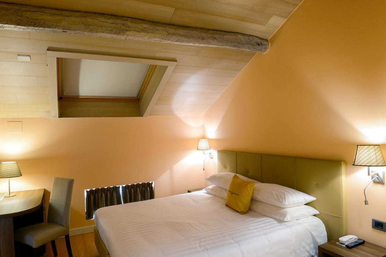 Relais & Spa Castello Di Casiglio Erba Luaran gambar